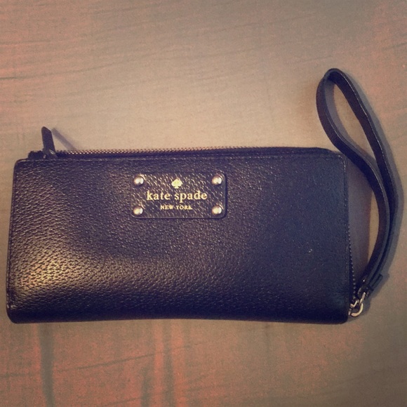 kate spade Handbags - Kate Spade Wristlet. Great condition.